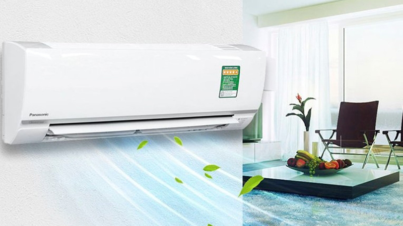 Nhấn nút AIR SWING để điều chỉnh hướng gió dọc điều hòa Panasonic